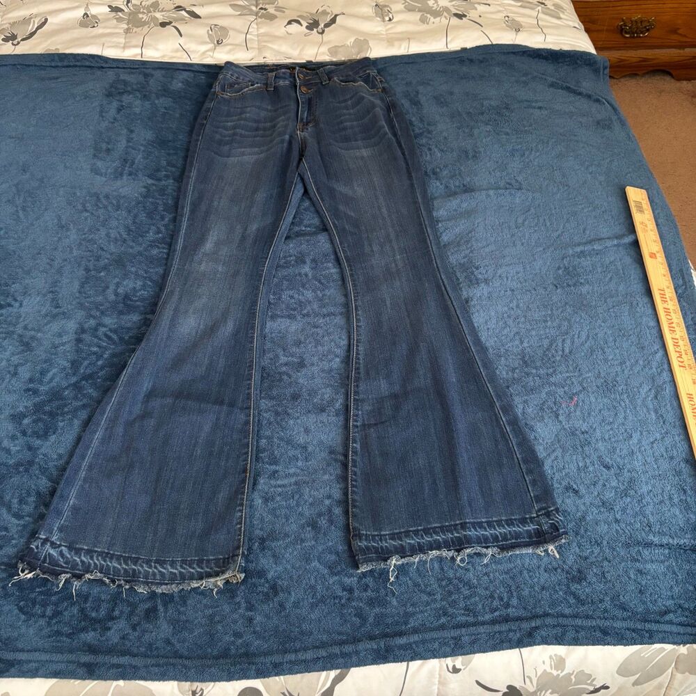 Legend womens dark wash flare bell bottom w/ raw frayed hem sze 3